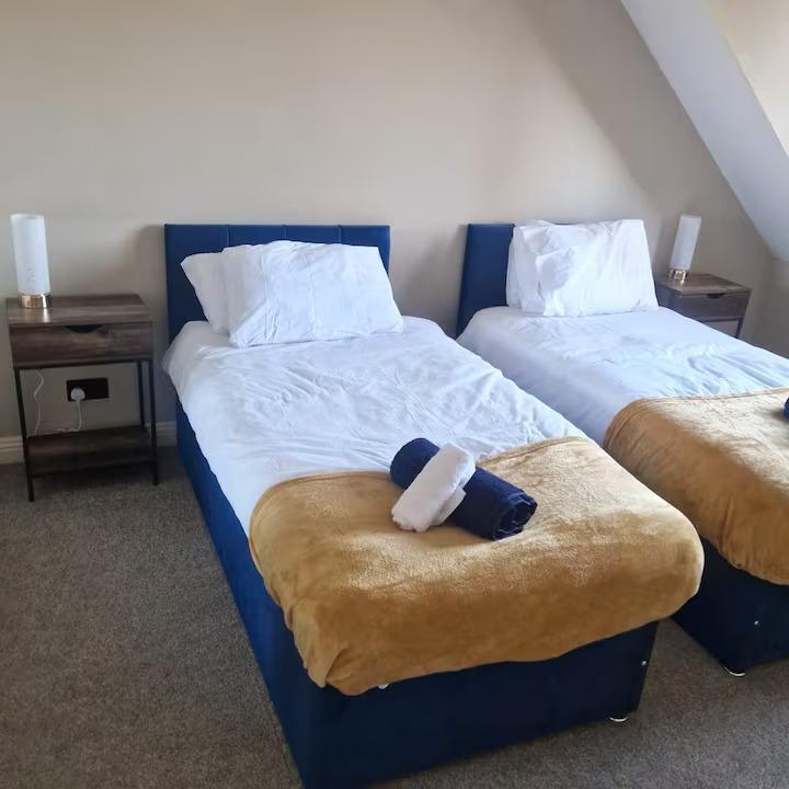 4BR House By Comfy Nest Northampton With Parking4