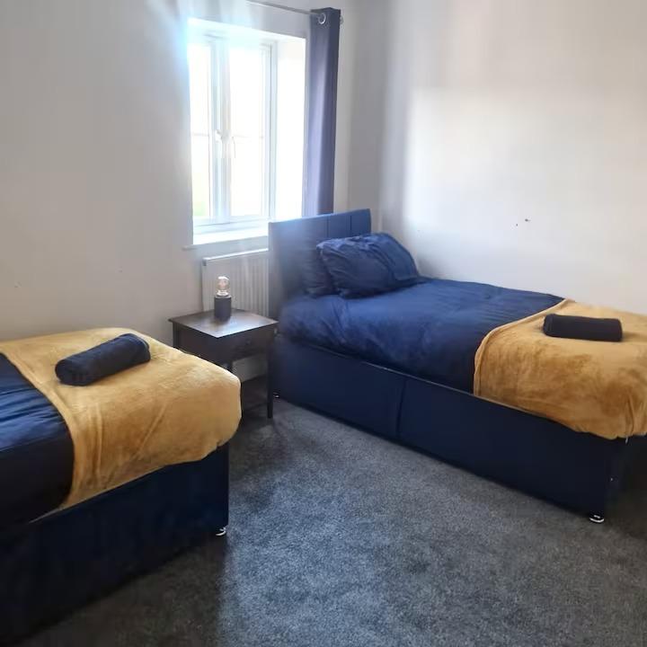 Rushden 3BR Home | 2 Bathrooms | Parking Available5