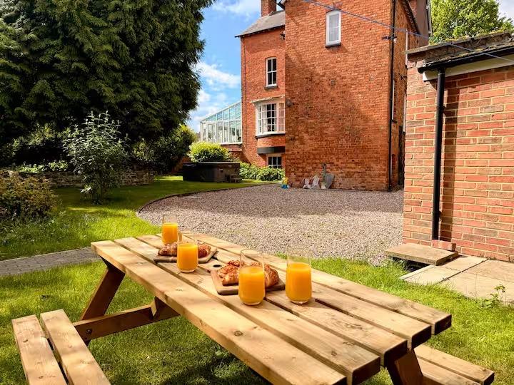 Luxury Grand Victorian· Hot Tub · Stunning Garden6