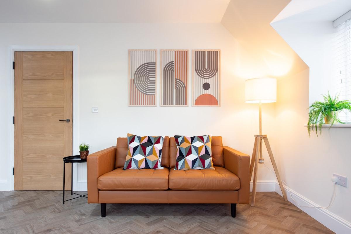 Harwich Apt: Gig-Speed WiFi & Parking4