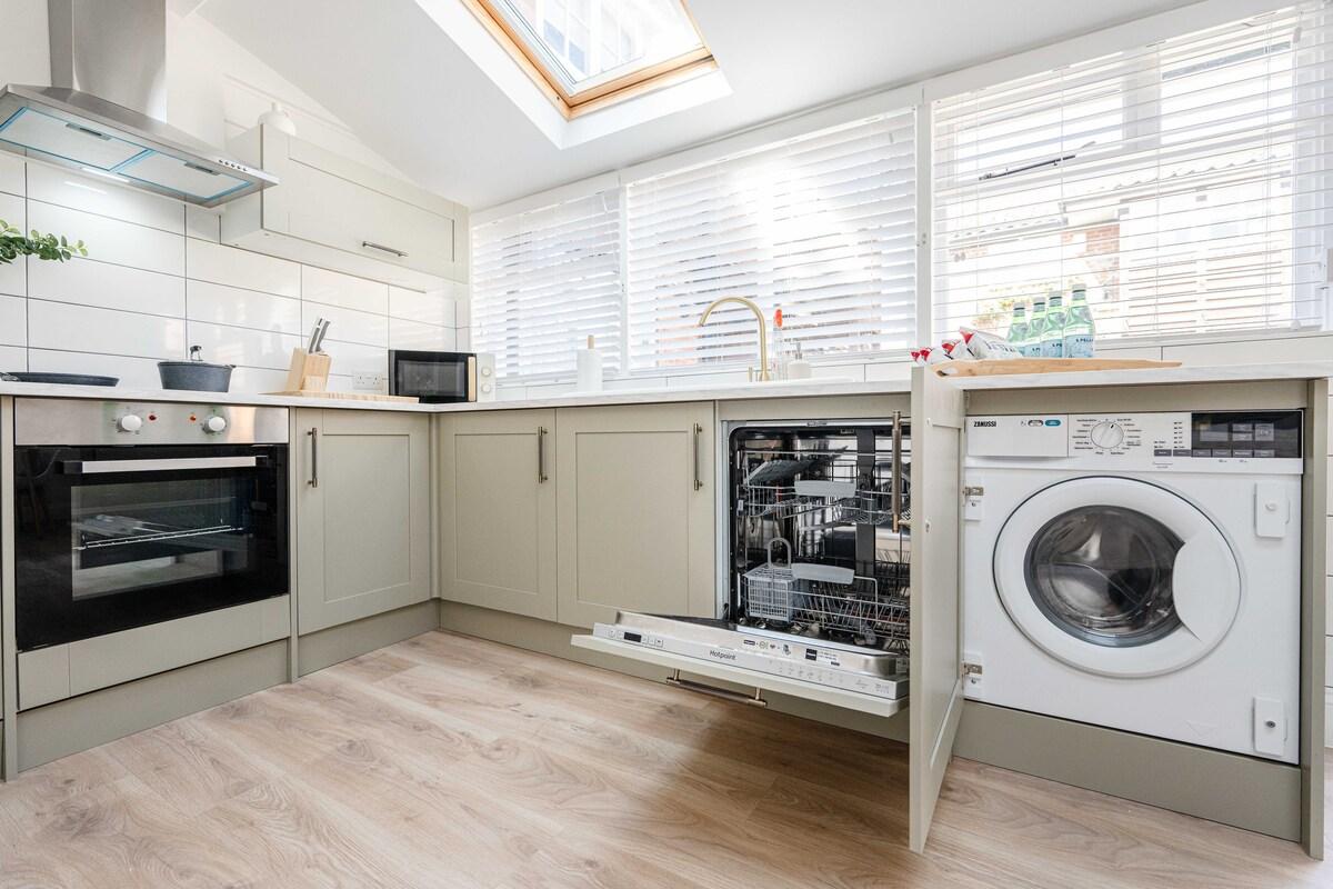 Prime Location Cottage, Southwold Gem, Sleeps 86