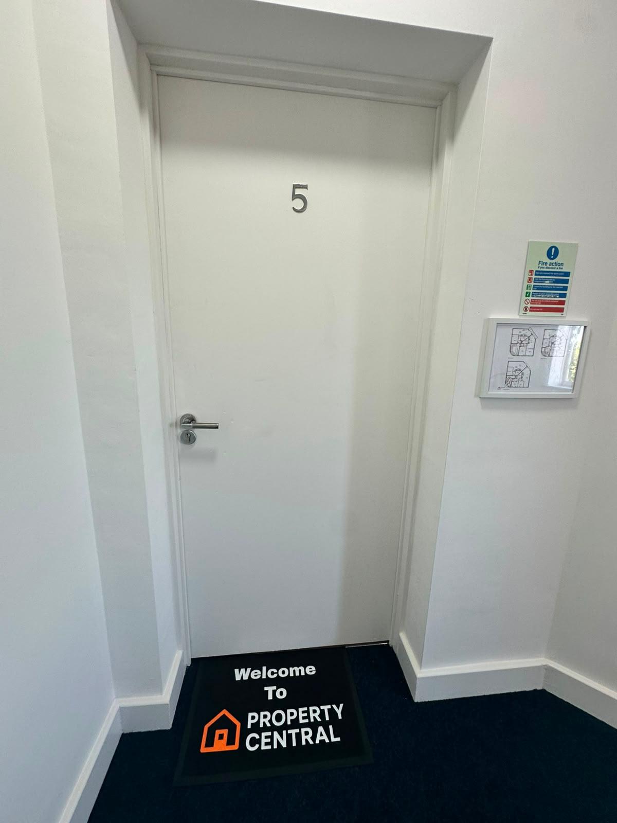 Victoria Dock Apartment 2 Bed Sleeps 45