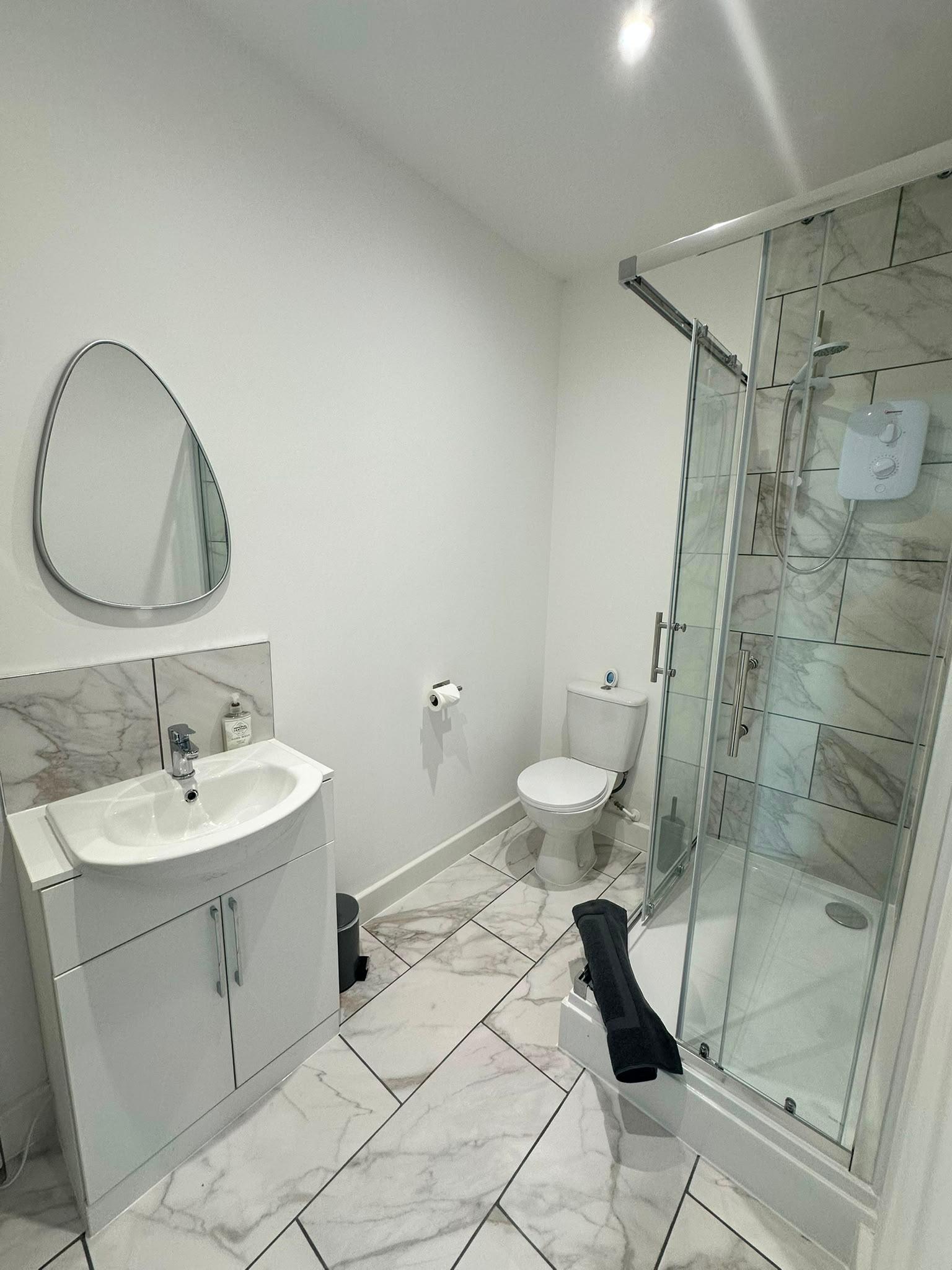 Victoria Dock Apartment 2 Bed Sleeps 46