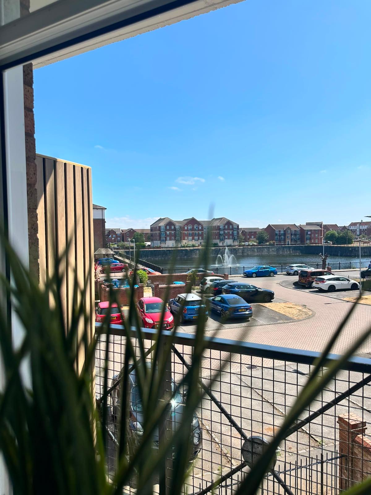 Victoria Dock Apartment 2 Bed Sleeps 43