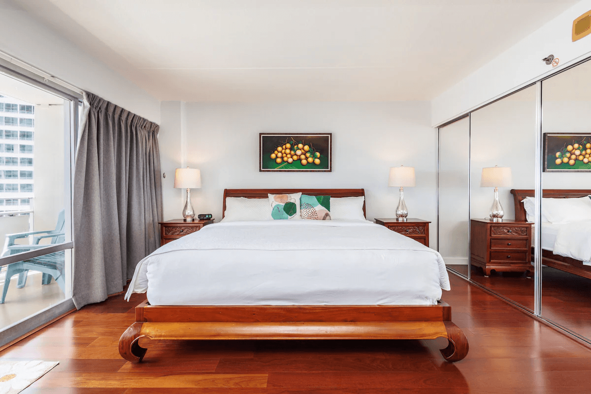 One Bedroom Condo in Ilikai2