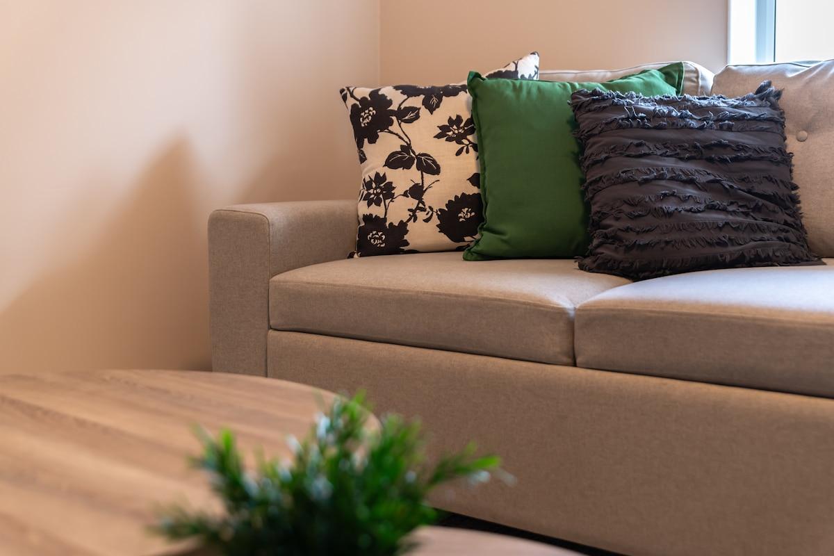 Stylish City House | Sleeps 6 | Parking2