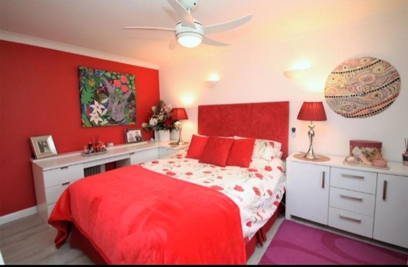 2 Bedroom Bungalow sleeping 4 in Peace Haven1