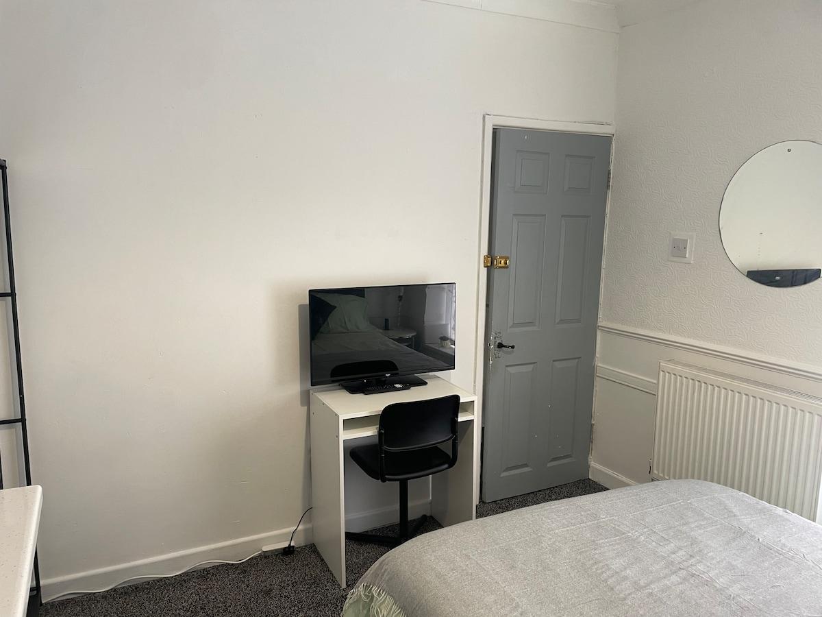 Comfortable Room Minutes From Station4