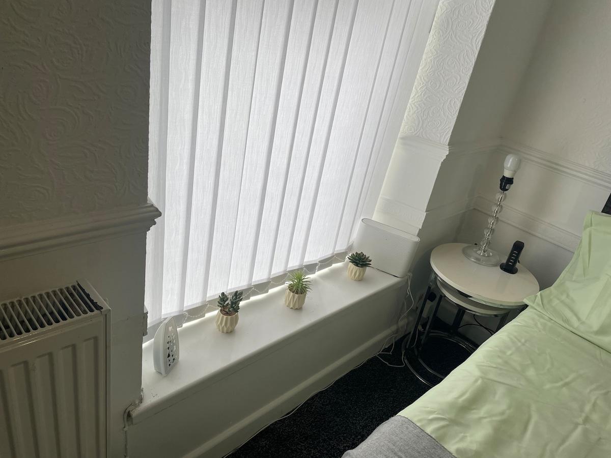 Comfortable Room Minutes From Station5