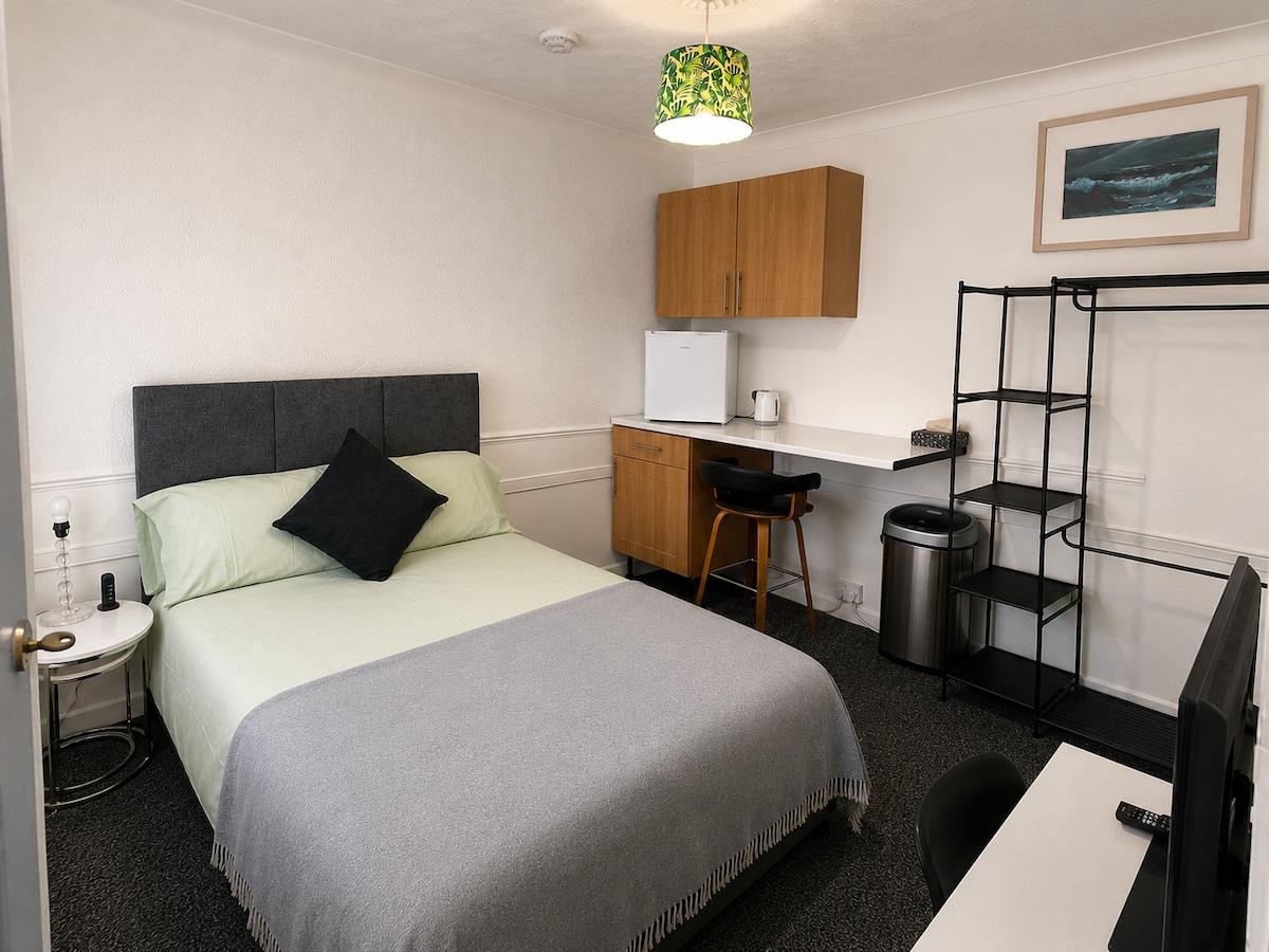 Comfortable Room Minutes From Station6