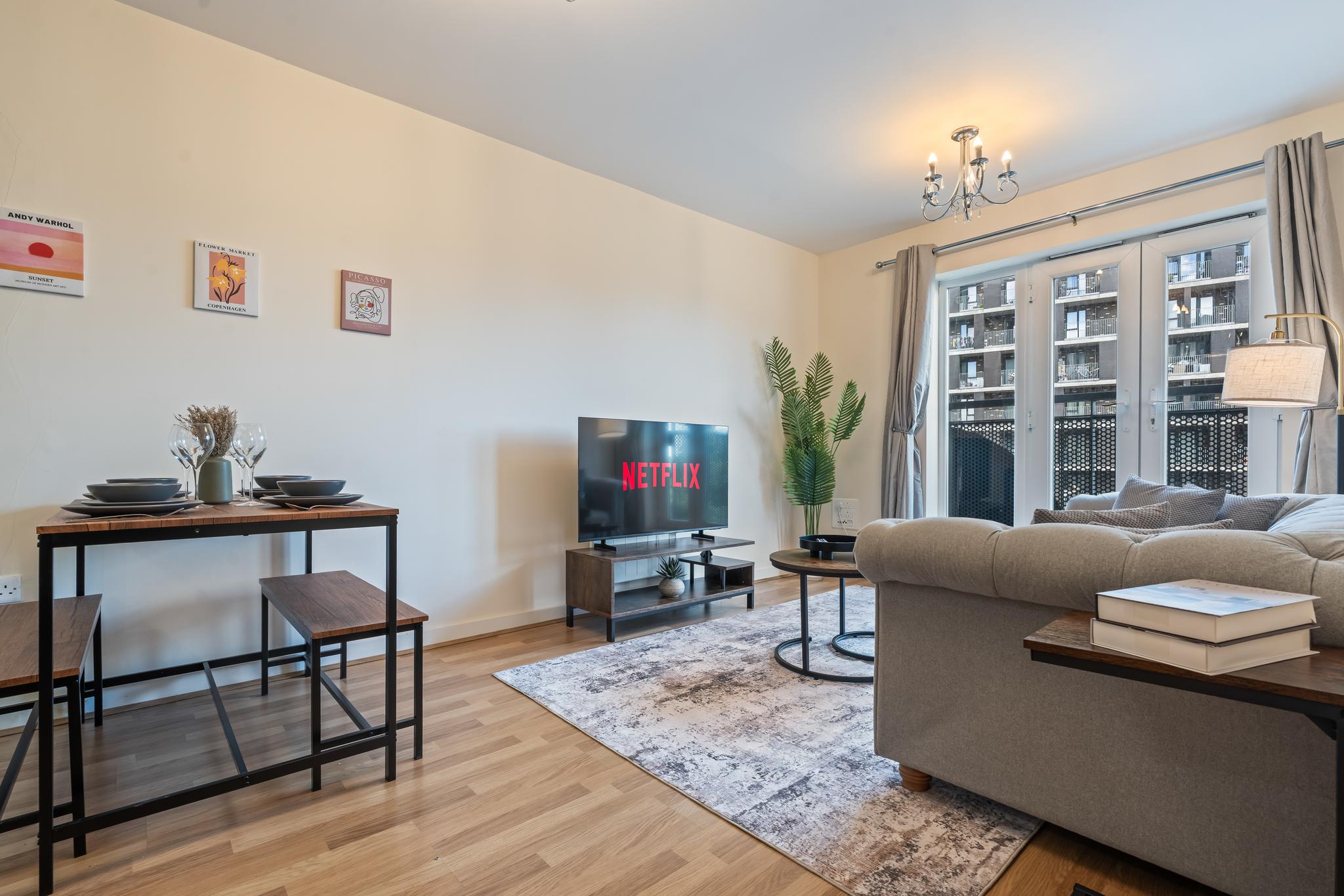 Bright 1-Bed | Lift Access, Sleeps 4, Free Parking2