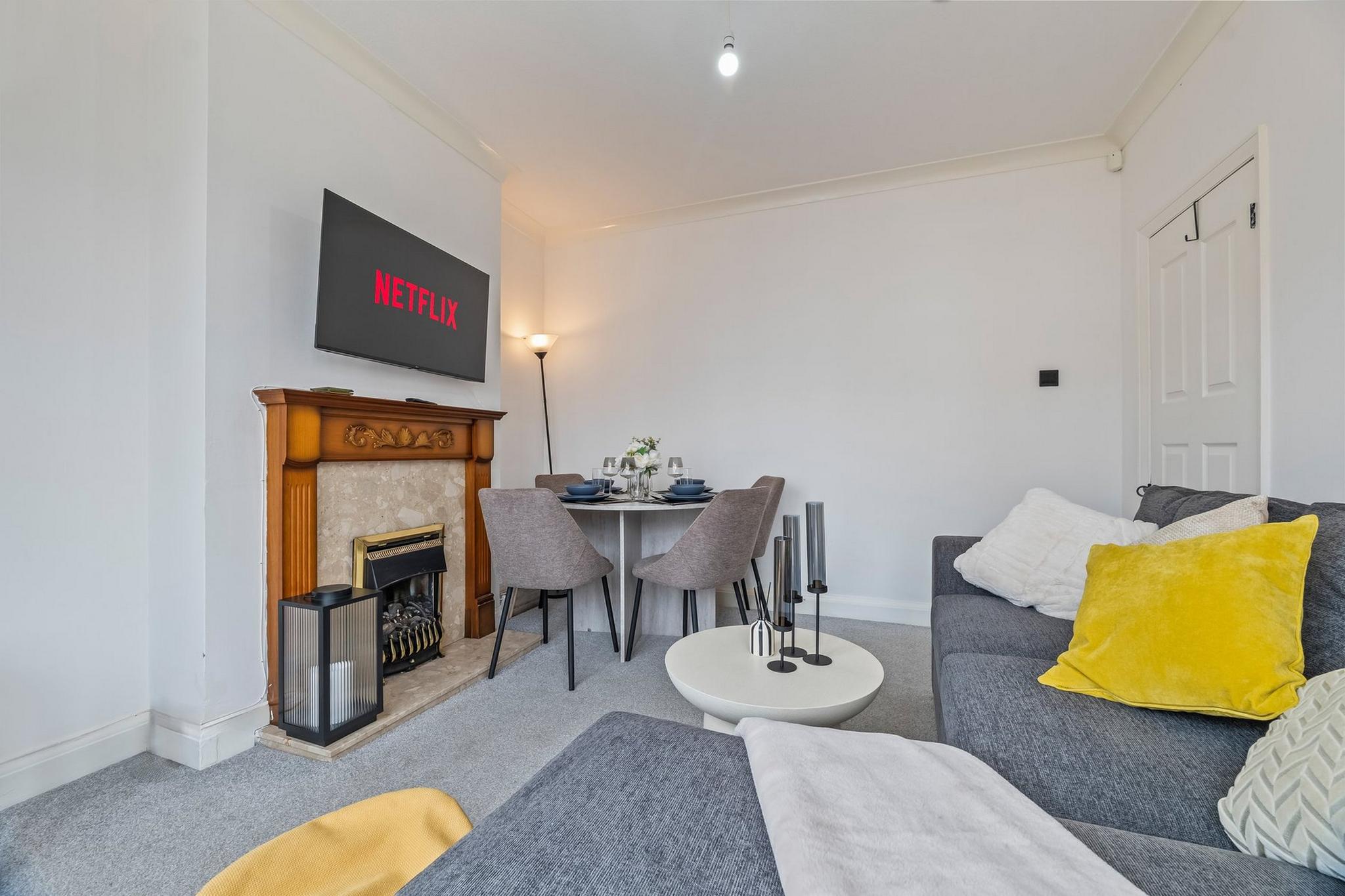 4-Bed House | Leicester | Driveway Parking