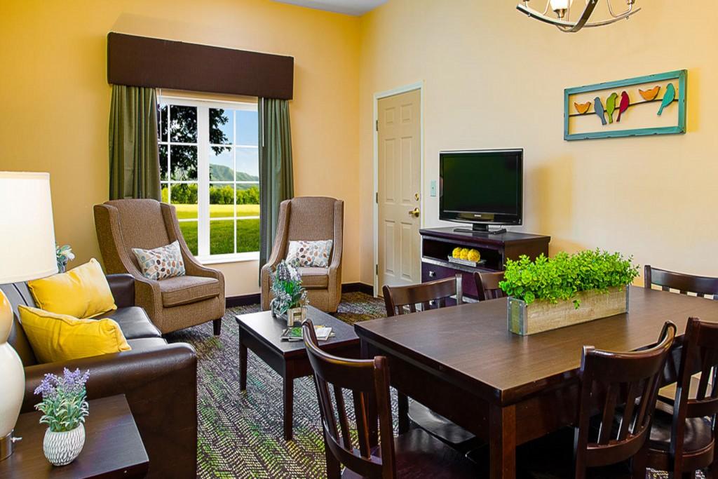 Two Bedroom Condo in The Resort at Governor's3