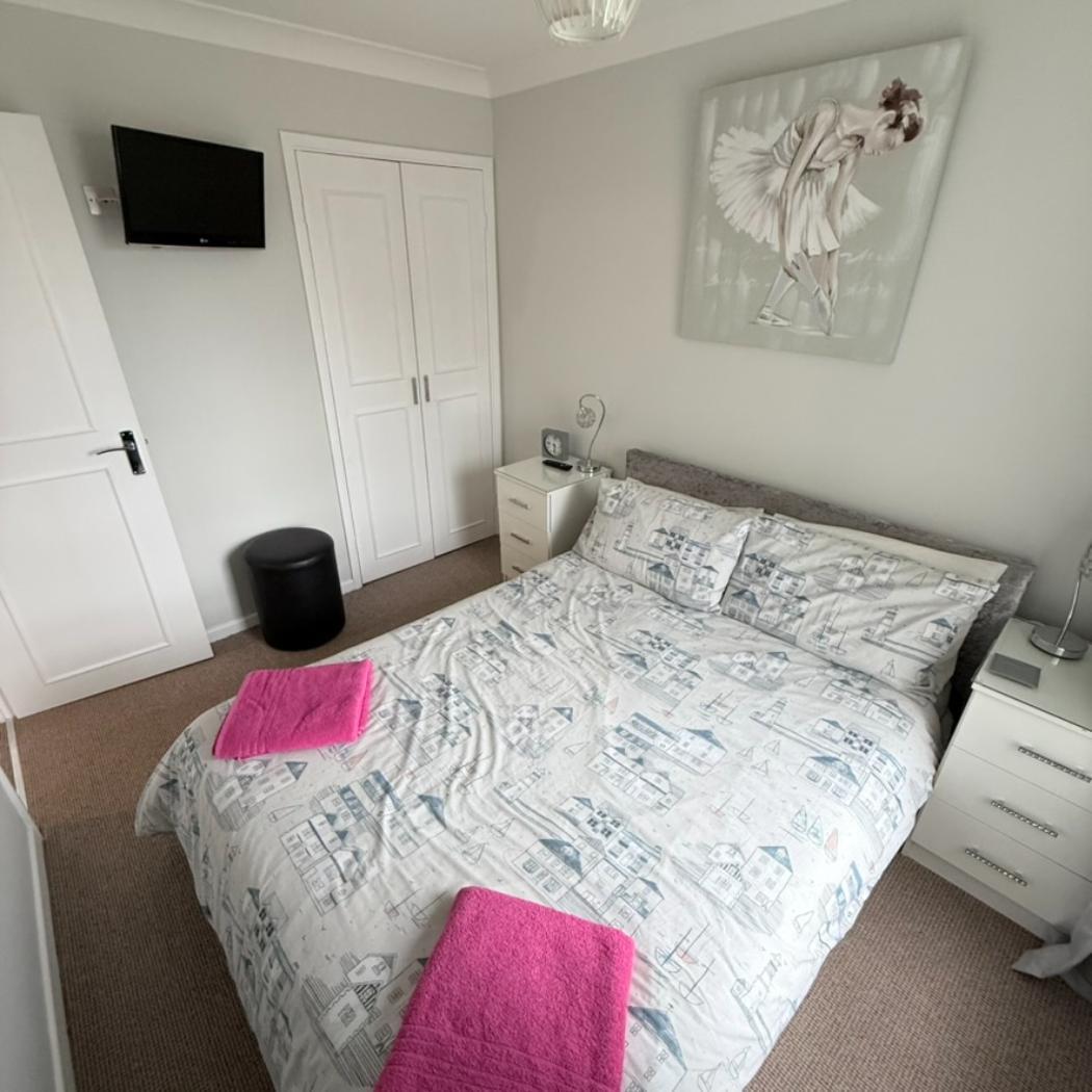 Lovely 3 Bedroom holiday Home Next to the Sea5