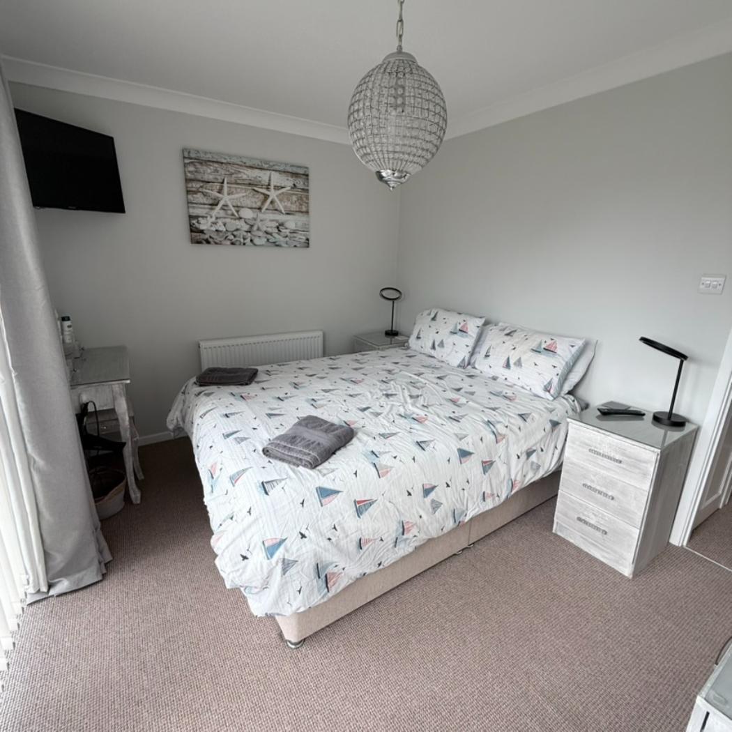 Lovely 3 Bedroom holiday Home Next to the Sea2