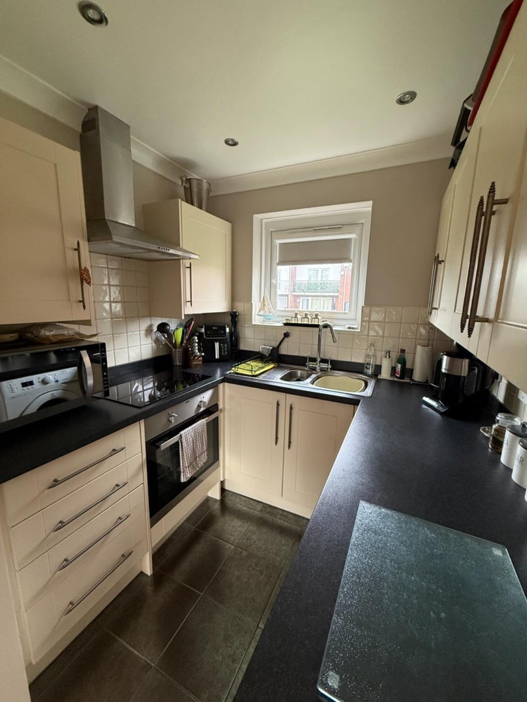 Lovely 3 Bedroom holiday Home Next to the Sea4