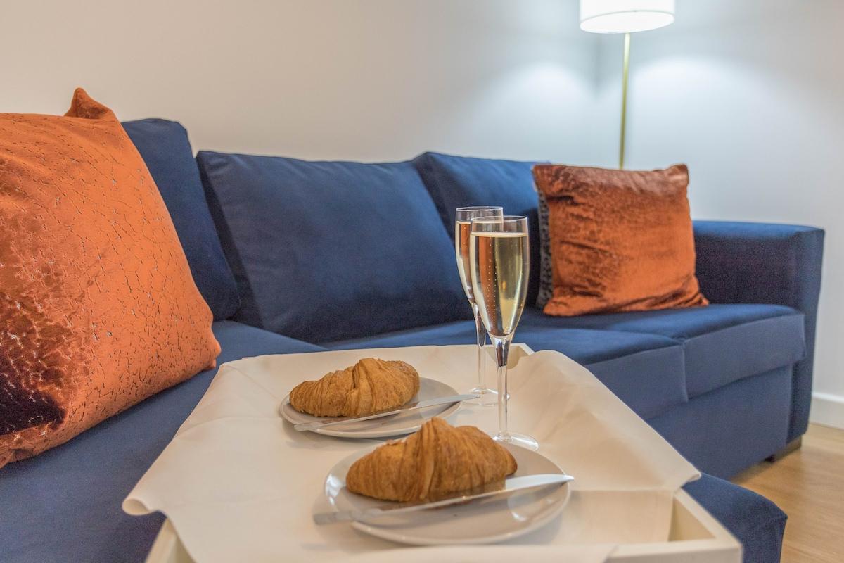 Modern 2BR | Parking | Oxford, Airport & Bicester3