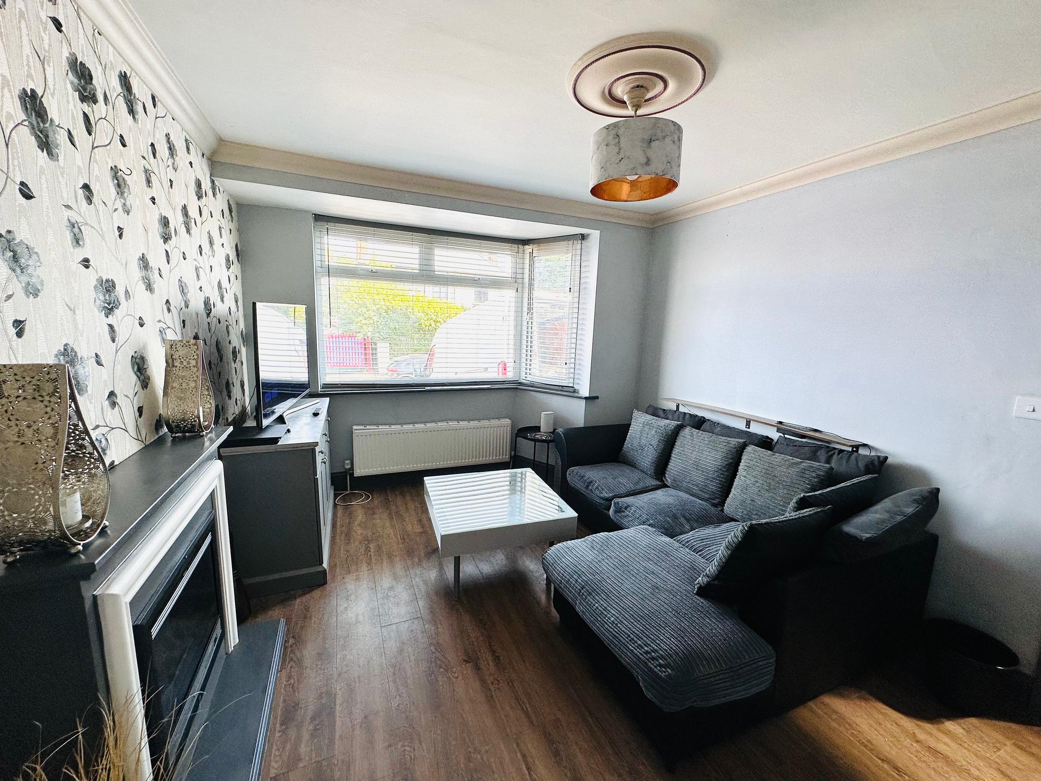 Modern 4BR Hse Free Parking Sleeps 7 Wolverhampton5