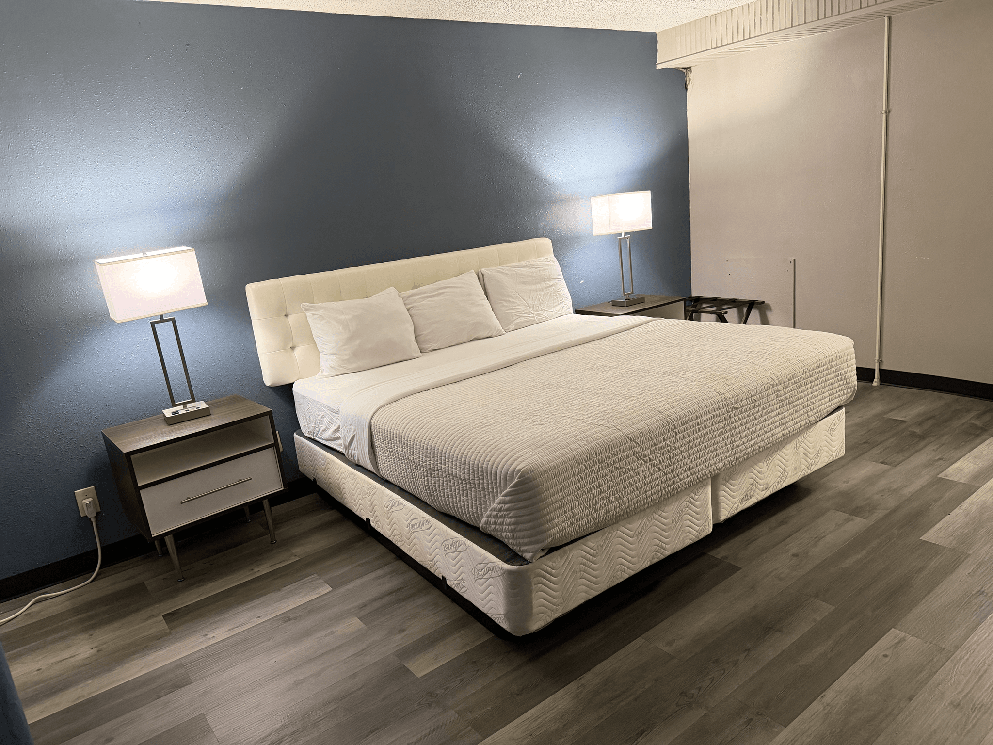 King Room off I-94 | Near Silver Beach3