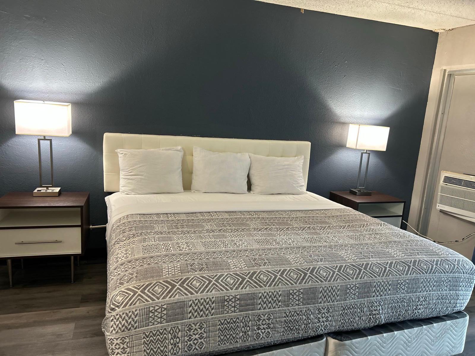 King Room off I-94 | Near Silver Beach2