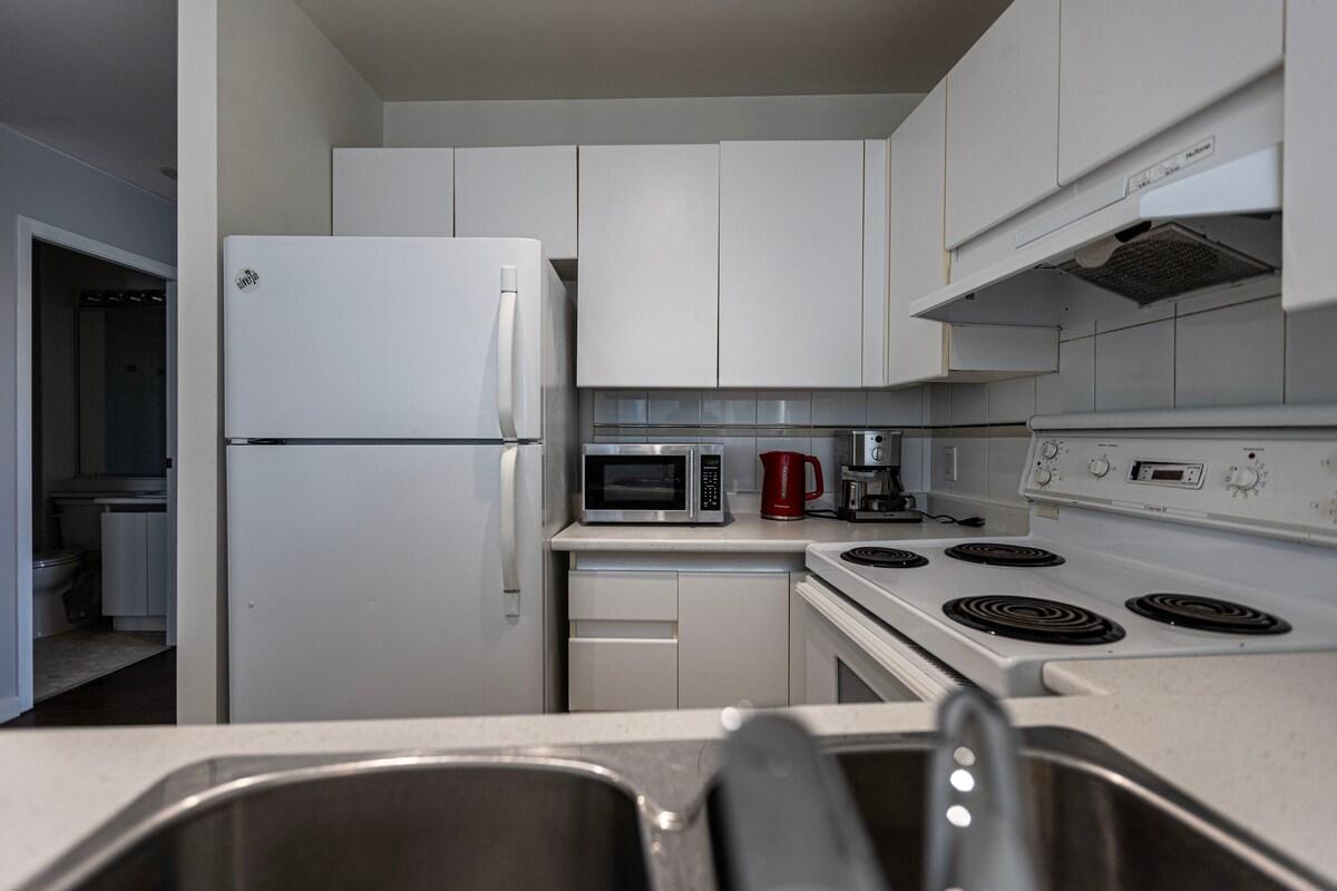 2BR Suite with A/C in Heart of Downtown Vancouver2