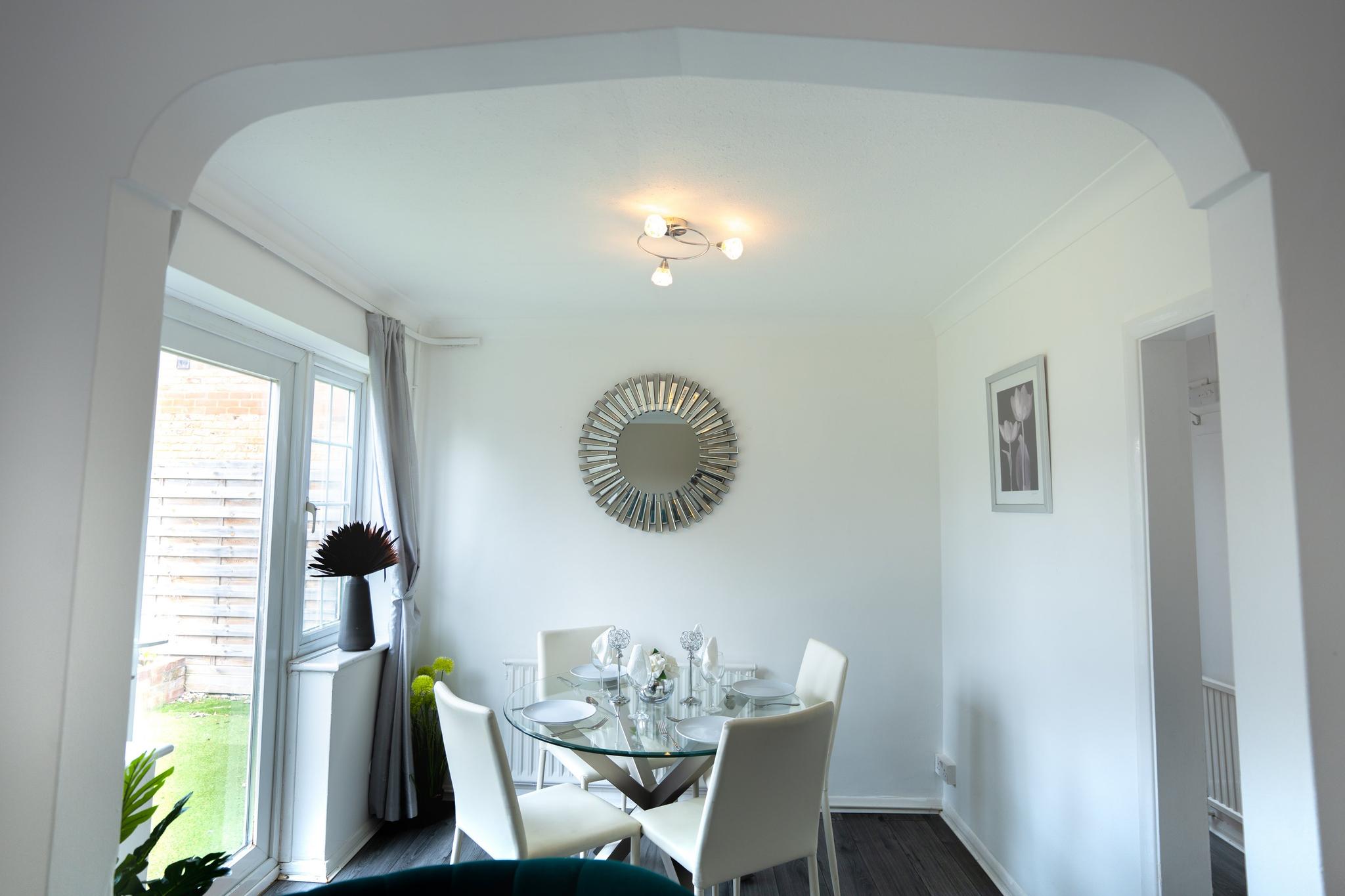 3-Bed House | Central Windsor | Garden + Parking3