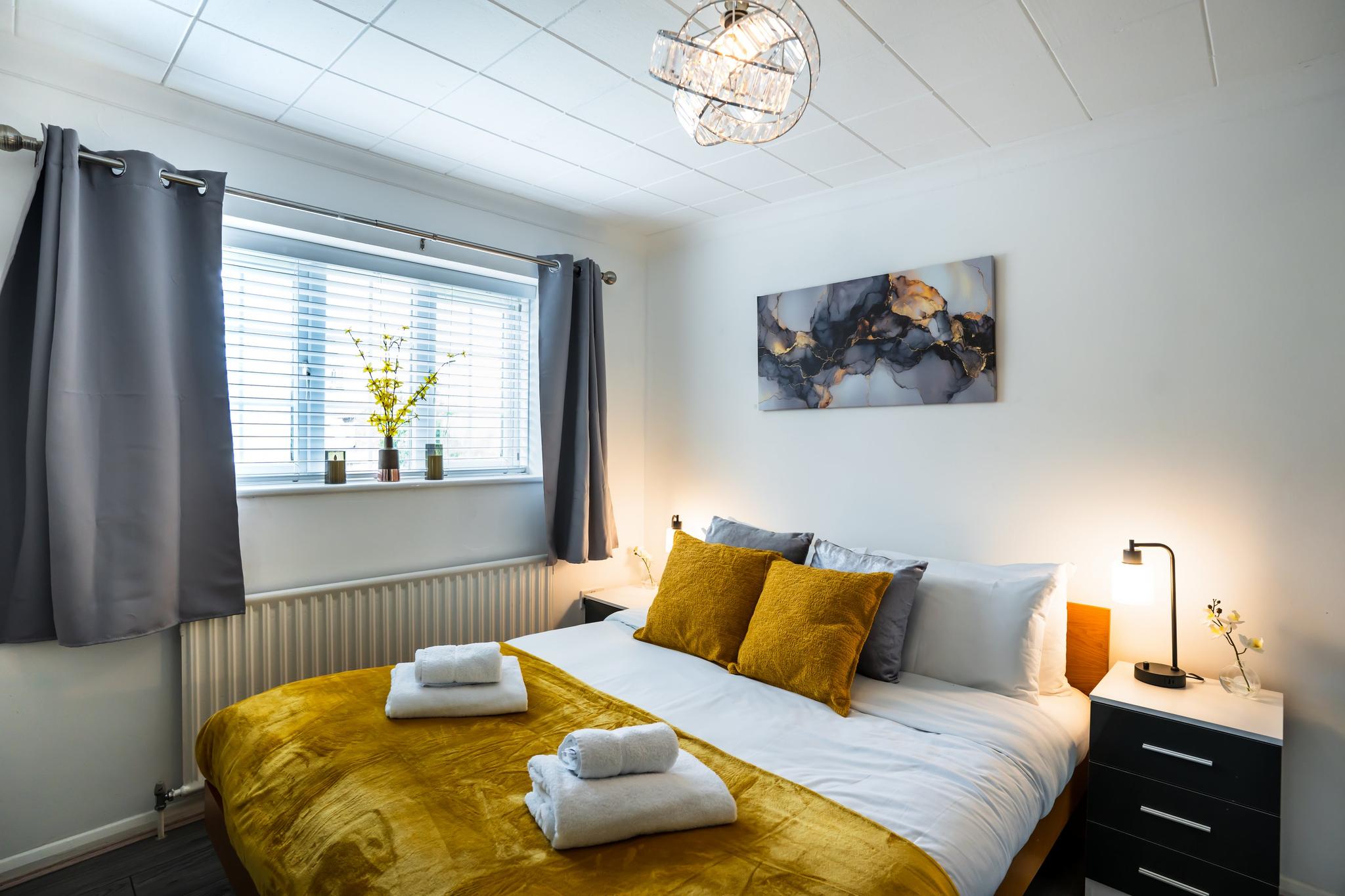 3-Bed House | Central Windsor | Garden + Parking2