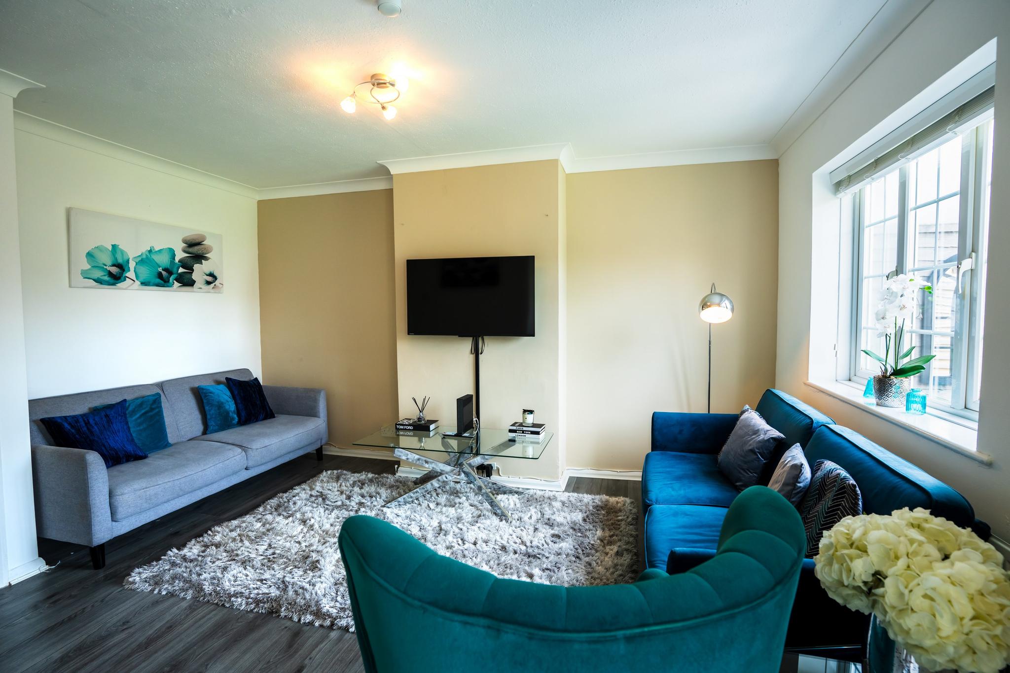 3-Bed House | Central Windsor | Garden + Parking6