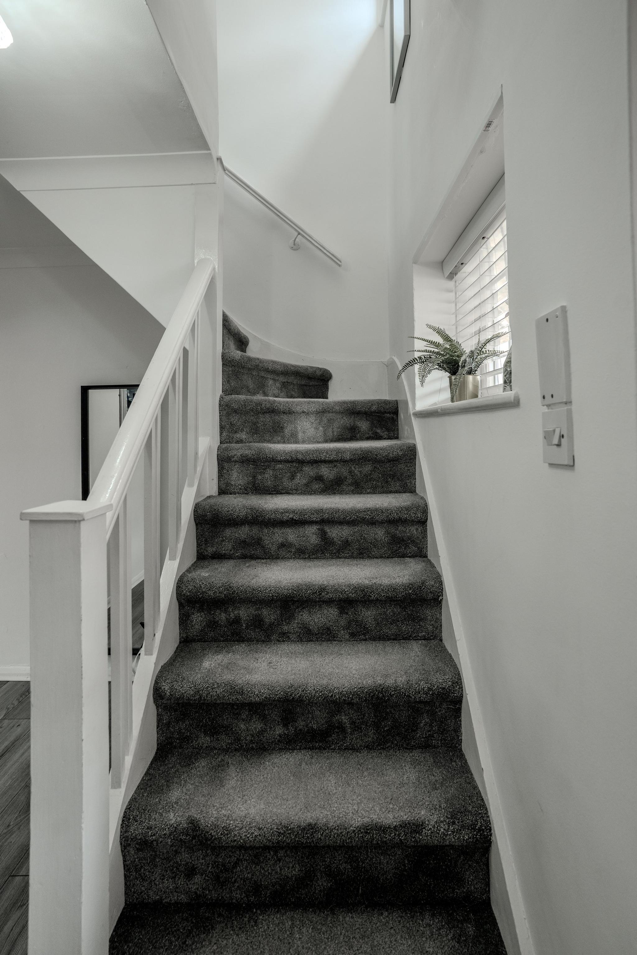 3-Bed House | Central Windsor | Garden + Parking4