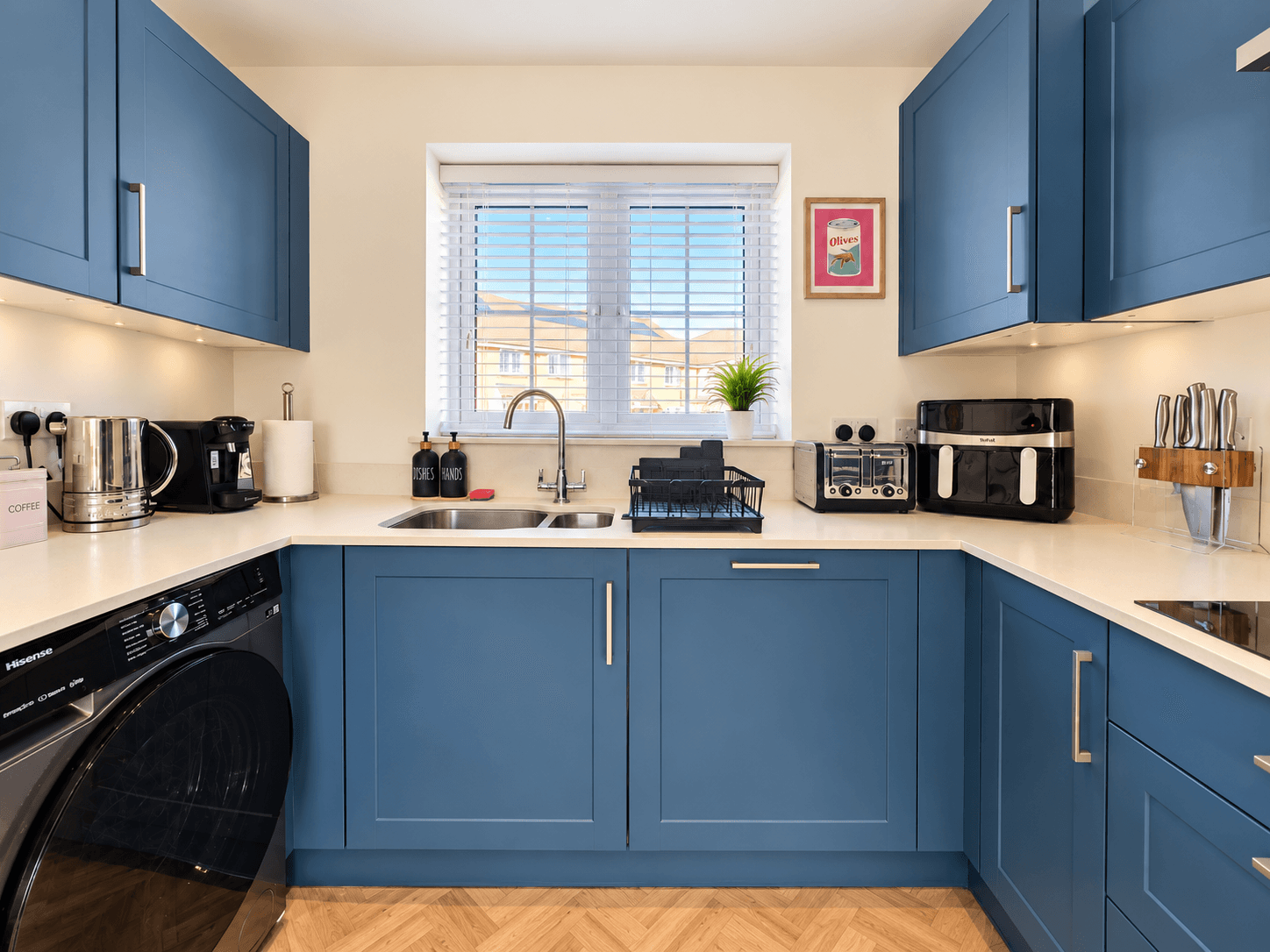 Wixams Pad | 5 Beds, Sleeps 8 | Van Parking, Desk6