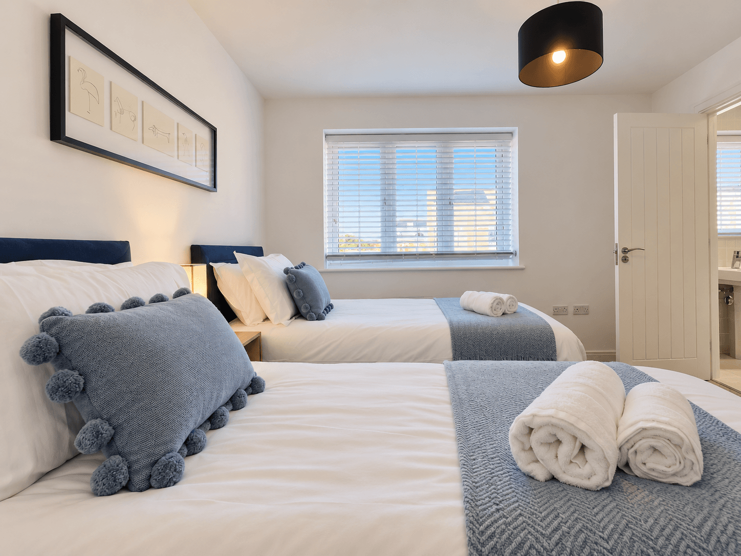 Wixams Pad | 5 Beds, Sleeps 8 | Van Parking, Desk4