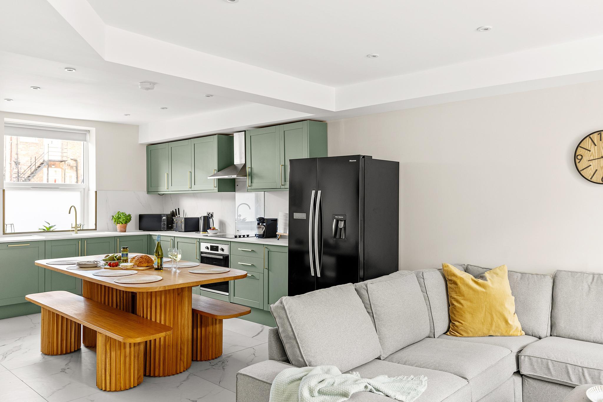 5 Bed Townhouse | 1 min to Convention Centre6