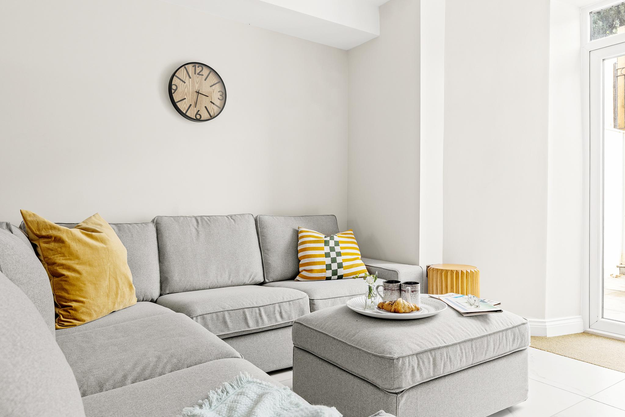 5 Bed Townhouse | 1 min to Convention Centre3