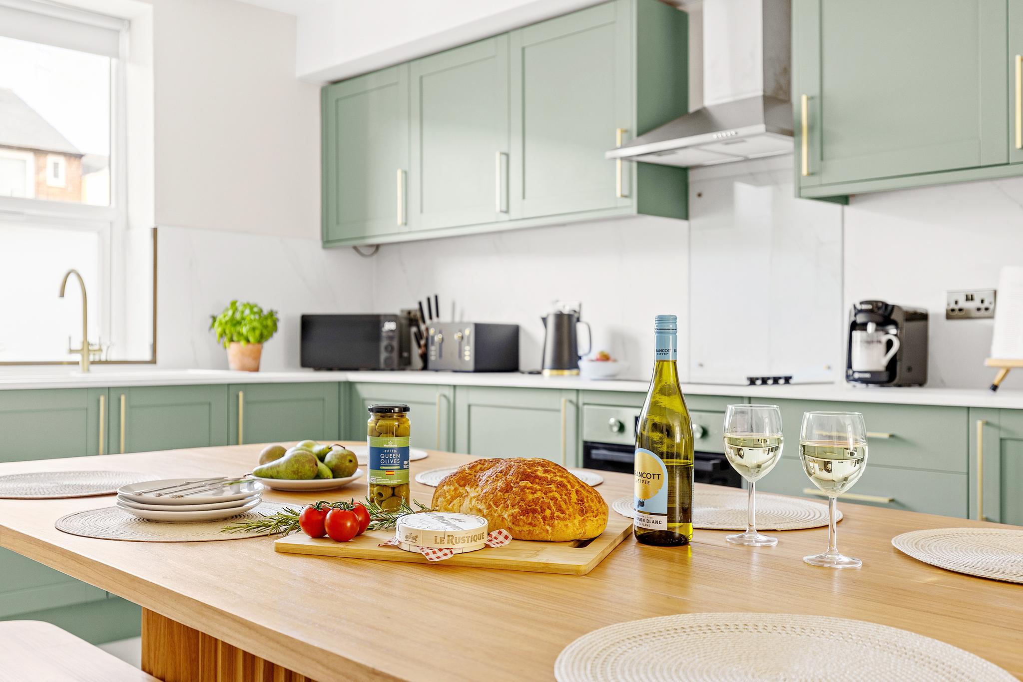 5 Bed Townhouse | 1 min to Convention Centre2