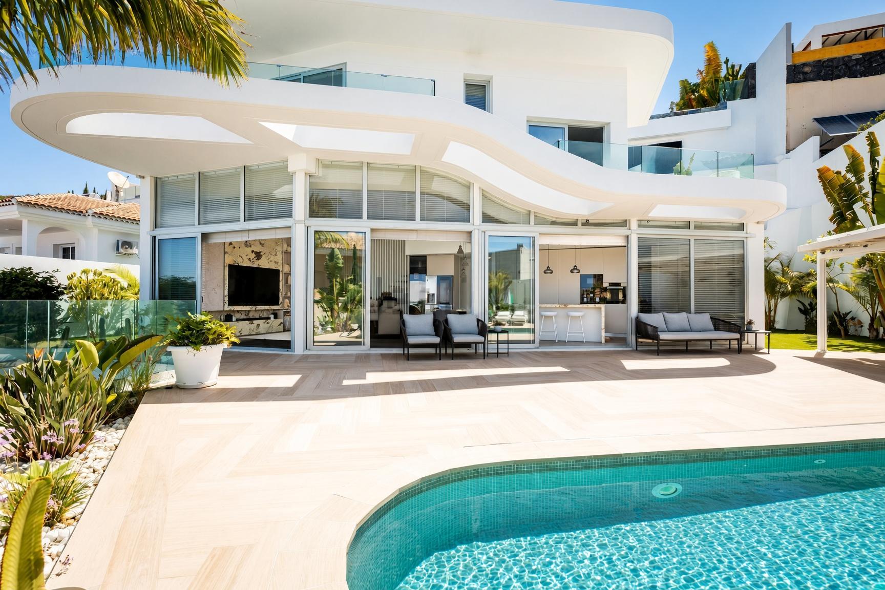Villa with Panoramic Ocean Views in Torviscas Alto5