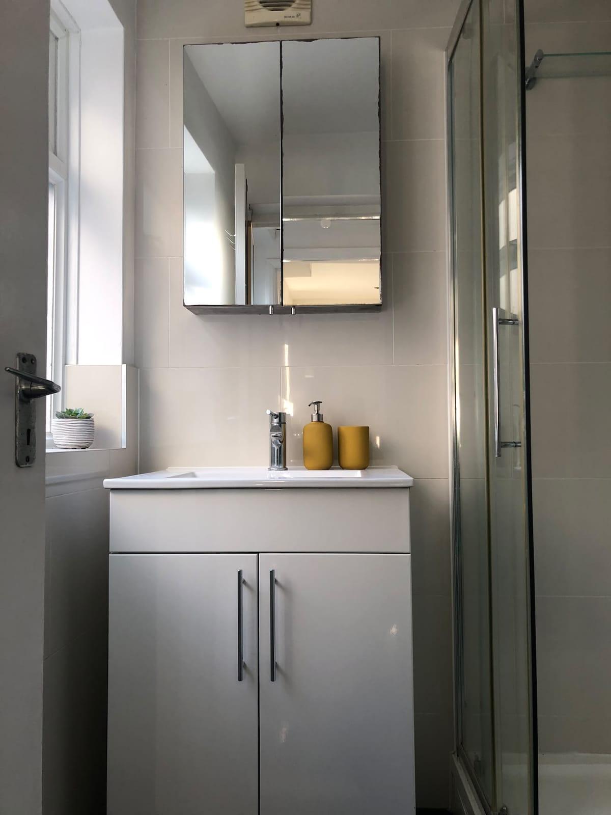 Cosy 1BR Croydon Flat with King Bed & WiFi5