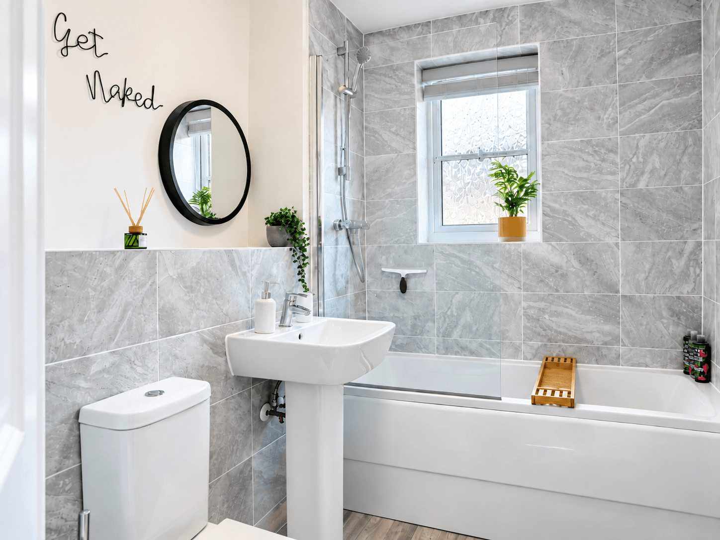 Central 2BR Flat | 2 x Parking, Quiet, Modern Stay5