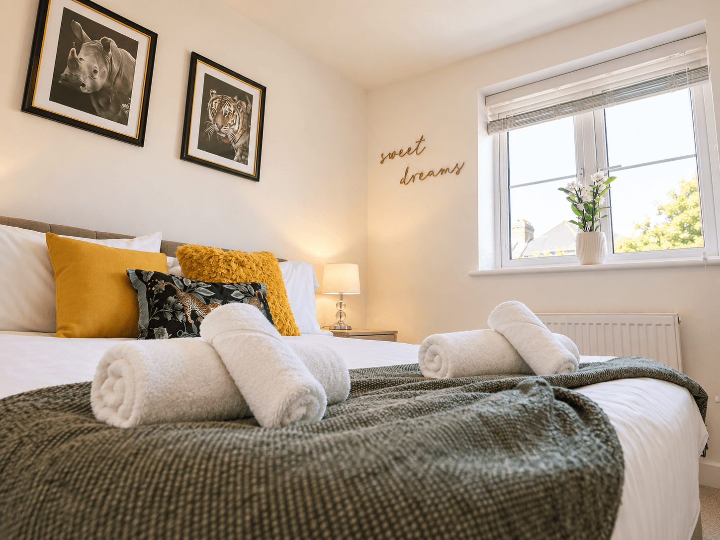 Central 2BR Flat | 2 x Parking, Quiet, Modern Stay2